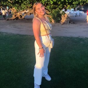 Meet your Posher, Eva